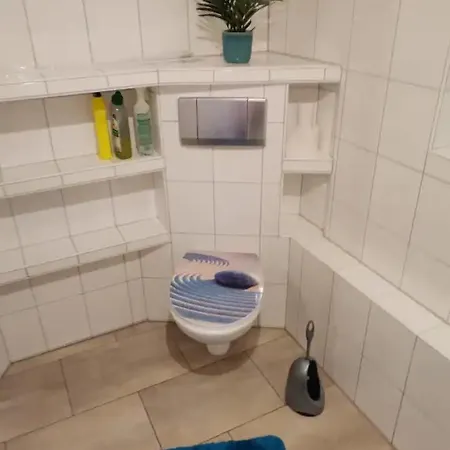 Διαμέρισμα Schoene Mit Terrasse