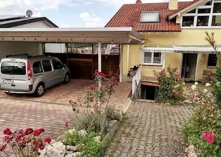 Schoene Mit Terrasse Apartment